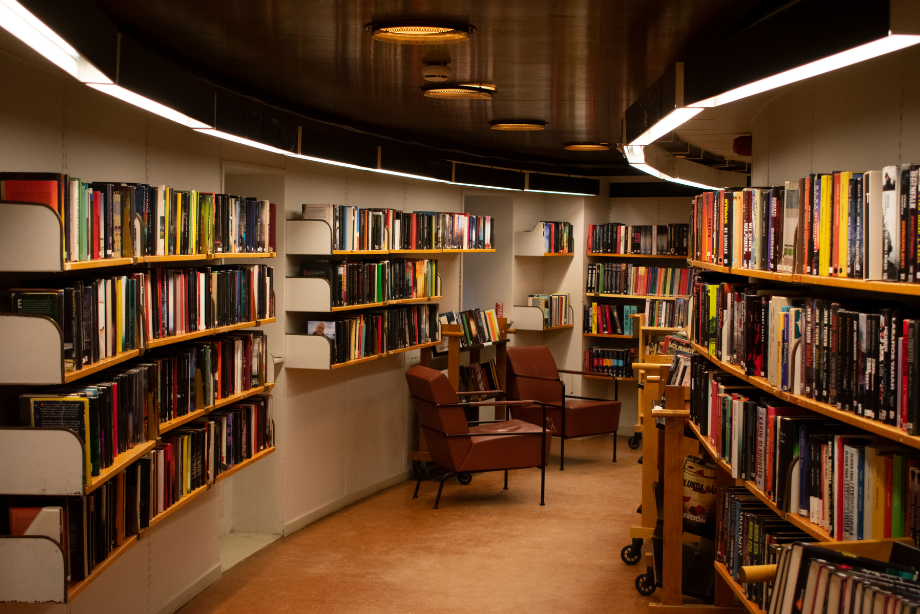 biblioteca, una de las formas más ecológicas de leer